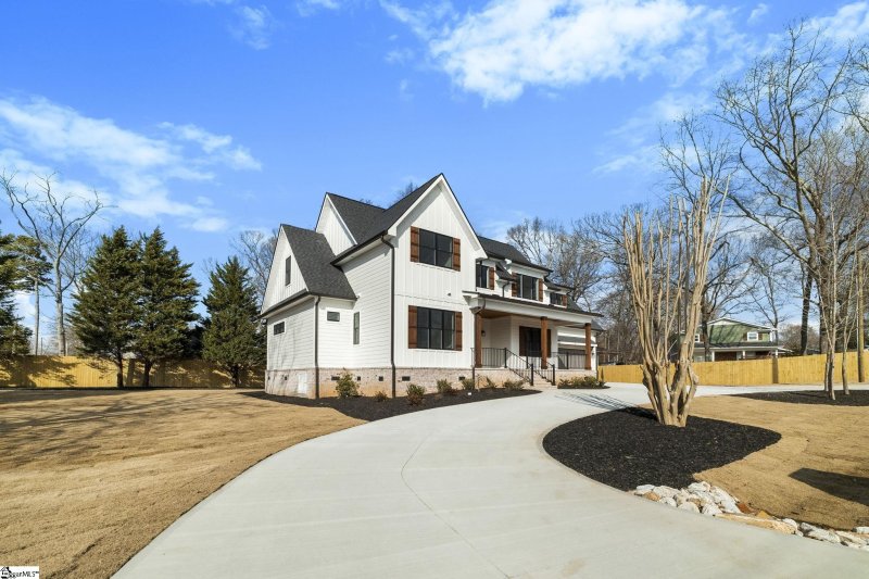 Property image 2 at 1 Mapleton Drive, Greenville, SC 29607