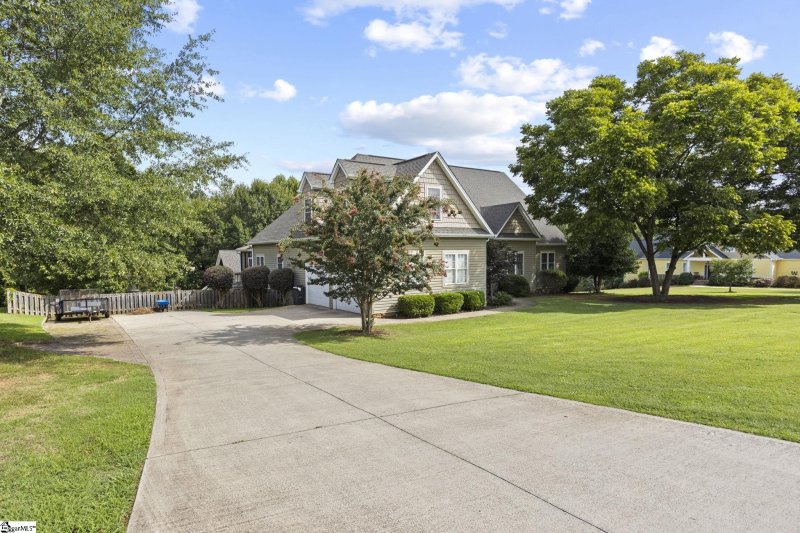 Property image 2 at 2 Twin Silo Court, Greer, SC 29651