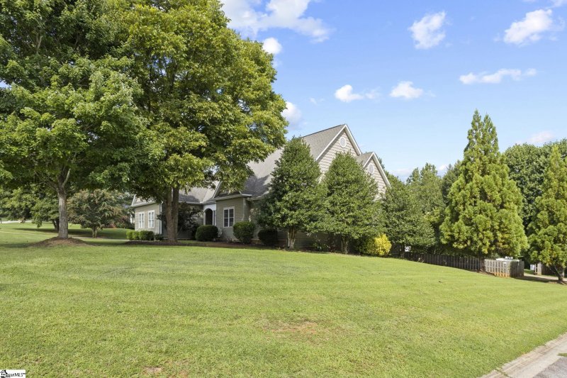Property image 3 at 2 Twin Silo Court, Greer, SC 29651