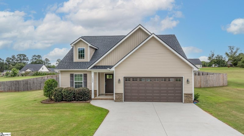 1032 Stoneham Circle