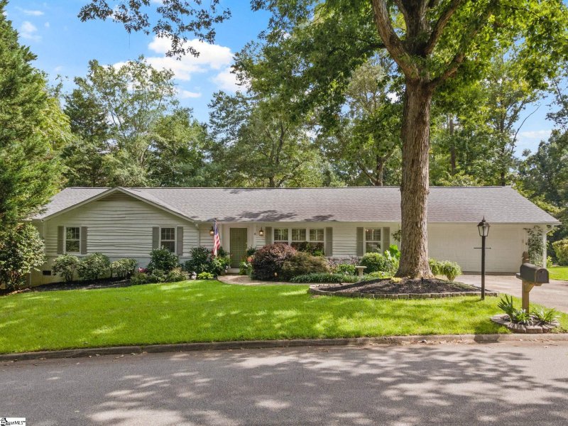 Property image 2 at 8 EASTWOOD Drive, Taylors, SC 29687