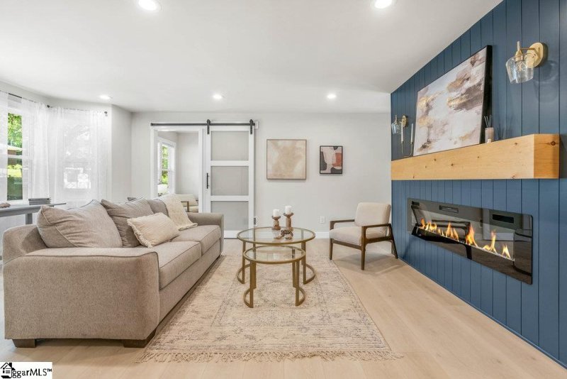 Property image 4 at 100 Robin Hood Road, Greenville, SC 29607