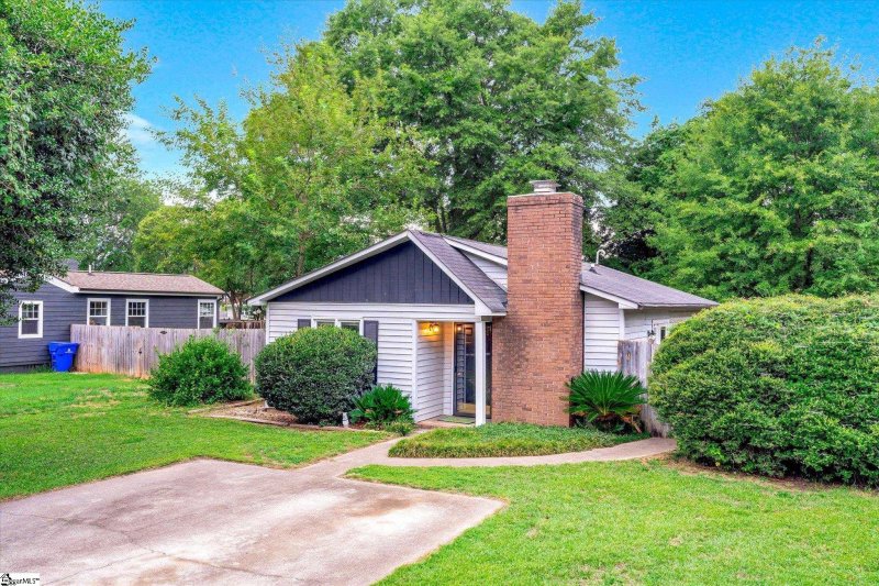 Property image 2 at 102 Brookdale Avenue, Greenville, SC 29607
