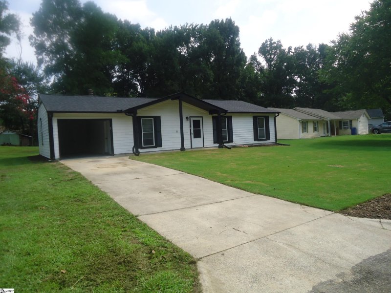 Property image 2 at 28 Oak Glen Drive, Greenville, SC 29607