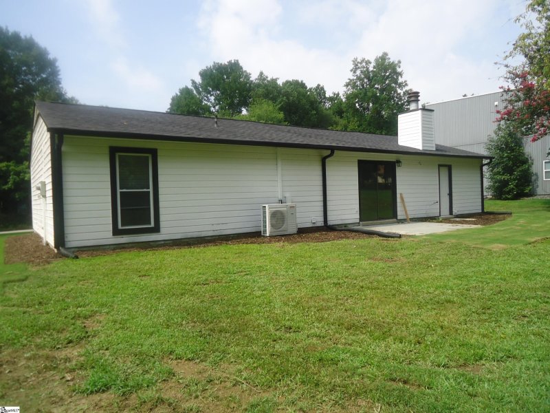 Property image 4 at 28 Oak Glen Drive, Greenville, SC 29607