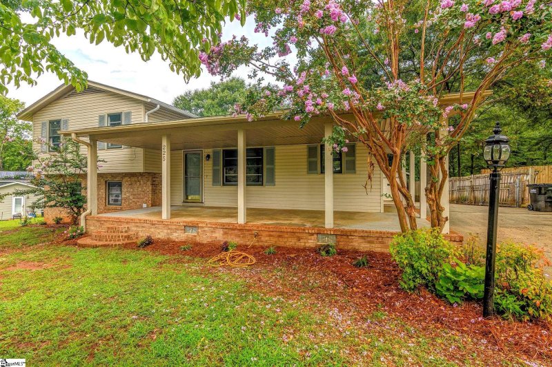 Property image 2 at 225 W Yellow Wood Drive, Simpsonville, SC 29680