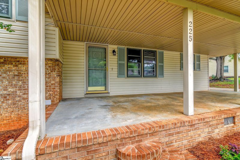 Property image 4 at 225 W Yellow Wood Drive, Simpsonville, SC 29680