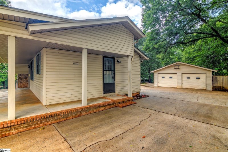 Property image 5 at 225 W Yellow Wood Drive, Simpsonville, SC 29680