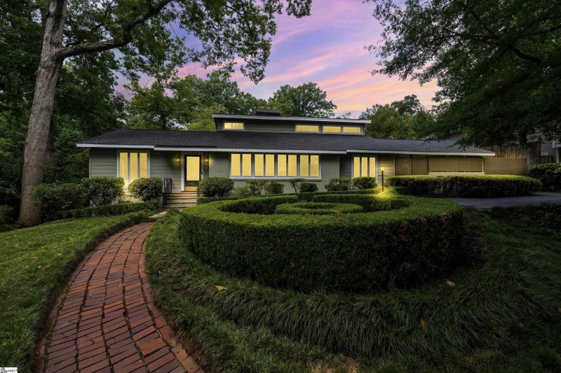 Property image 2 at 704 Byrd Boulevard, Greenville, SC 29605