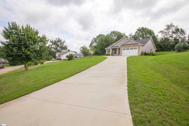 Property image 2 at 421 WOODFIELD Drive, Piedmont, SC 29673