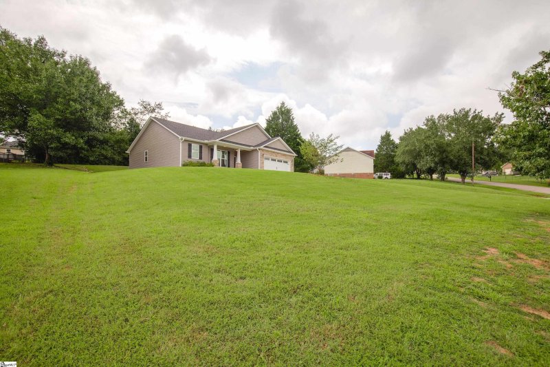 Property image 3 at 421 WOODFIELD Drive, Piedmont, SC 29673