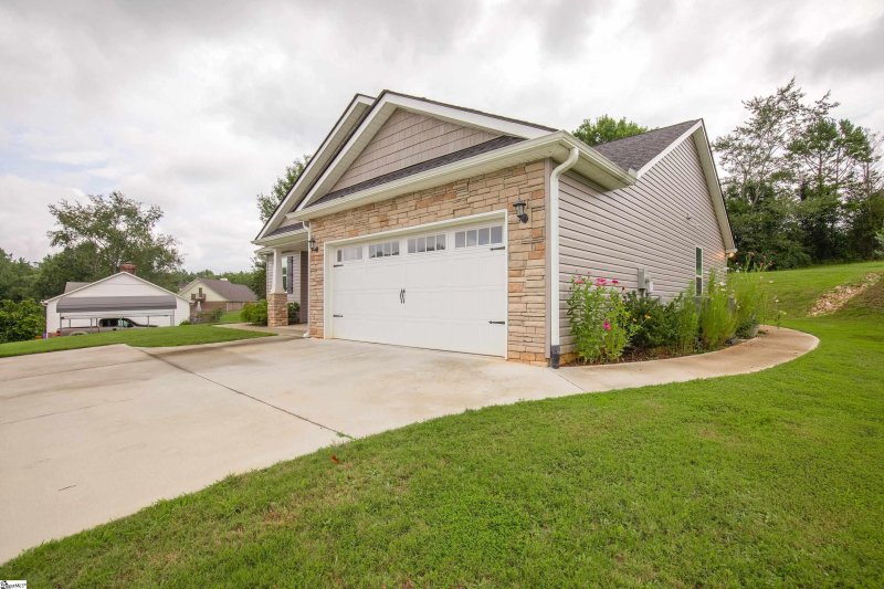 Property image 5 at 421 WOODFIELD Drive, Piedmont, SC 29673