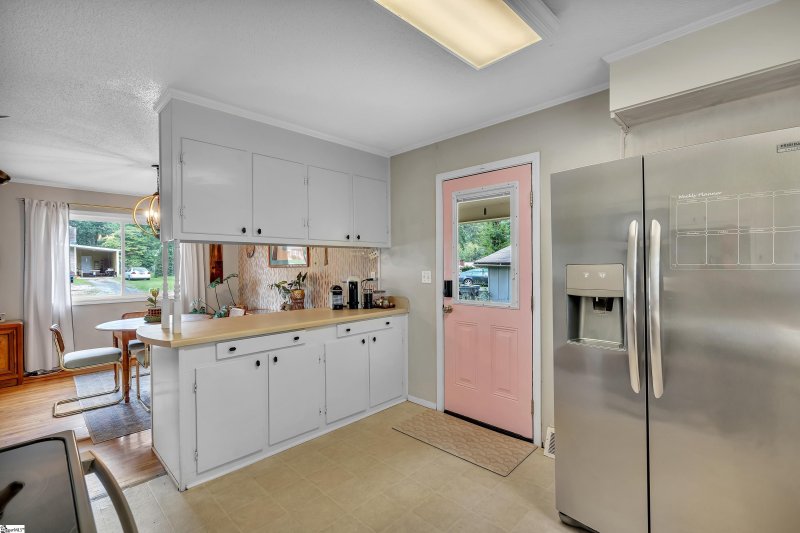 Property image 2 at 8 Forestdale Drive, Taylors, SC 29687