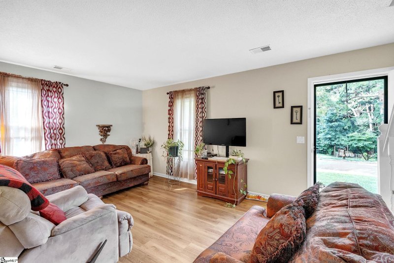 Property image 4 at 109 Ashdown Drive, Simpsonville, SC 29680