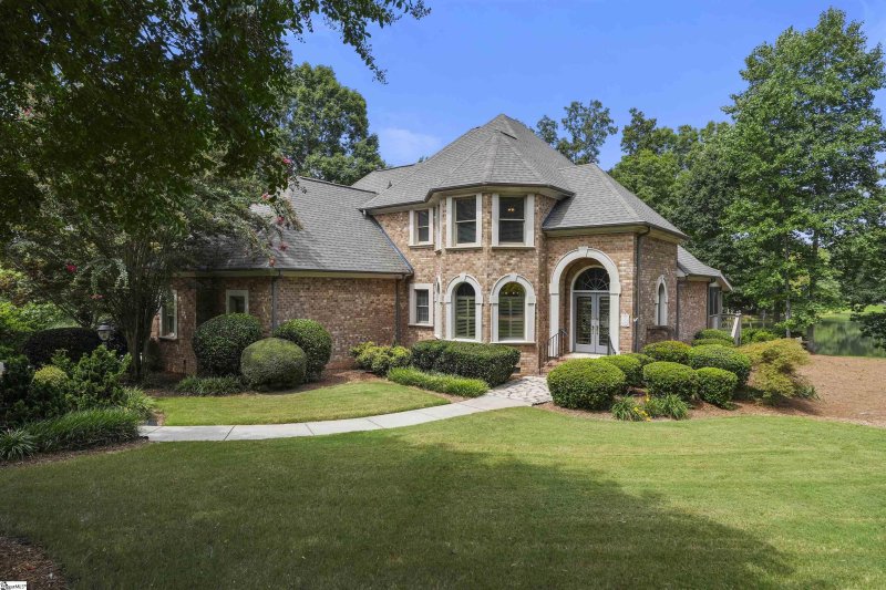 6 Lake Como Court