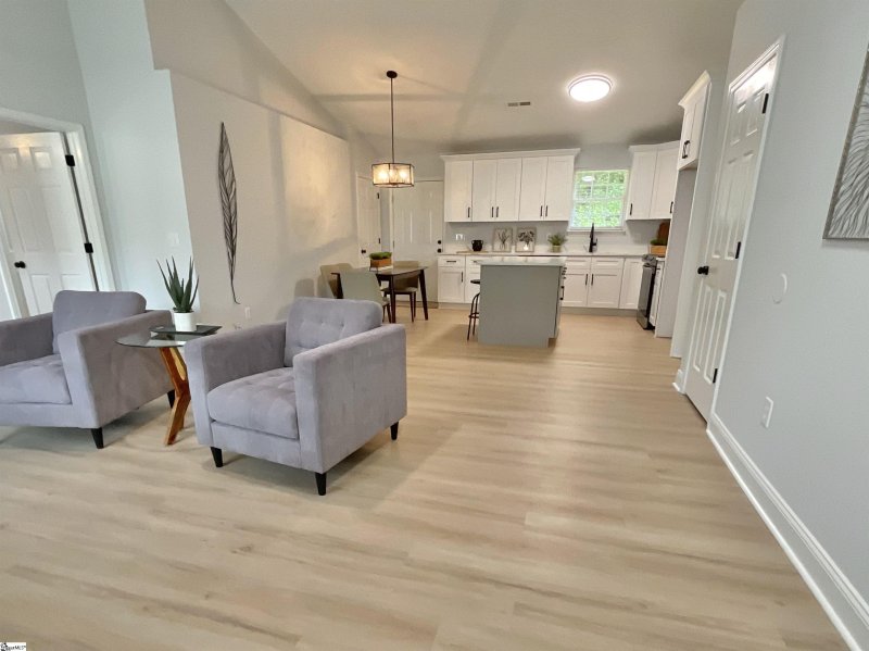 Property image 3 at 14 Backwater Way, Greenville, SC 29611