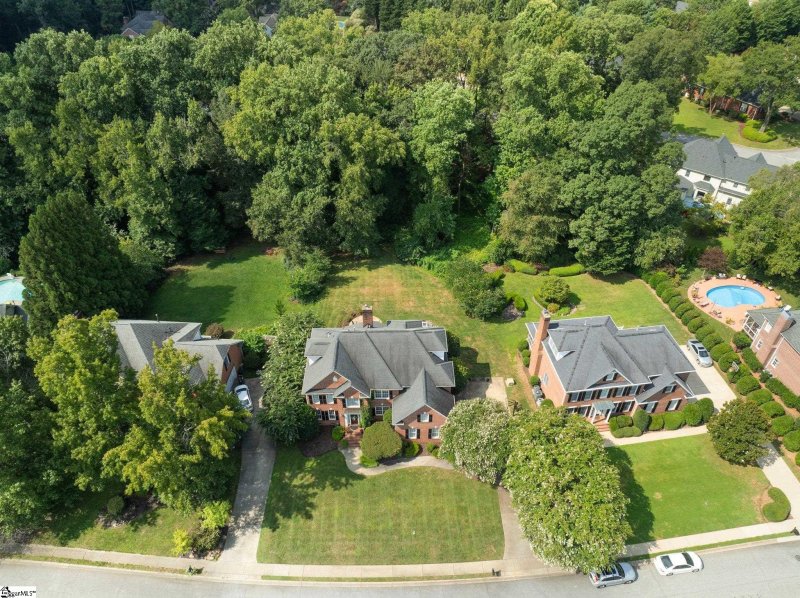 Property image 3 at 221 Huddersfield Drive, Simpsonville, SC 29681