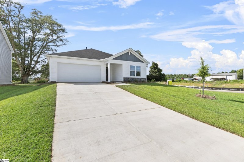 Property image 3 at 102 Southern Magnolia Lane, Laurens, SC 29360