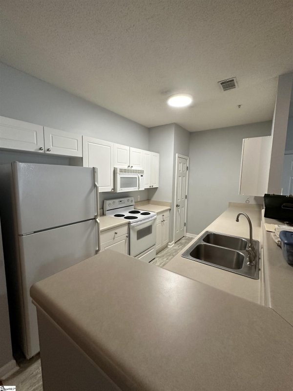 Property image 4 at 401 Mckenna Circle, Greenville, SC 29615-2682