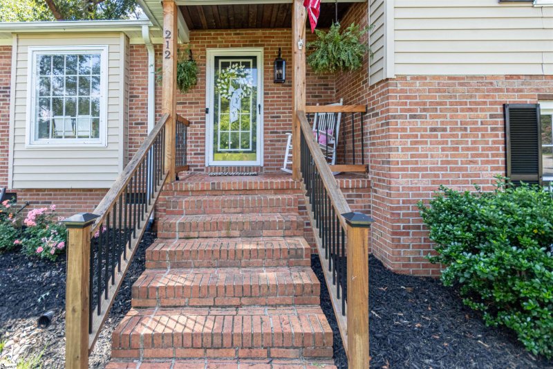 Property image 2 at 212 MANASSAS Drive, Simpsonville, SC 29681