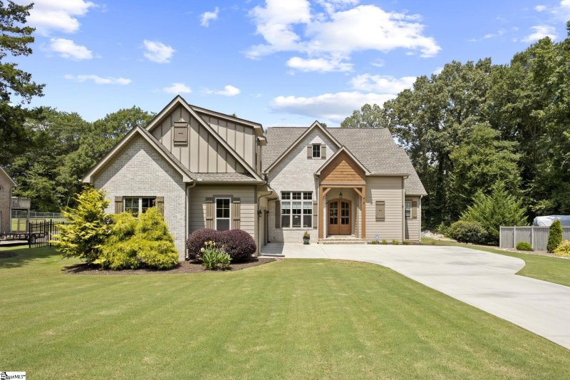 Property image 2 at 414 Isaqueena Drive, Greer, SC 29651