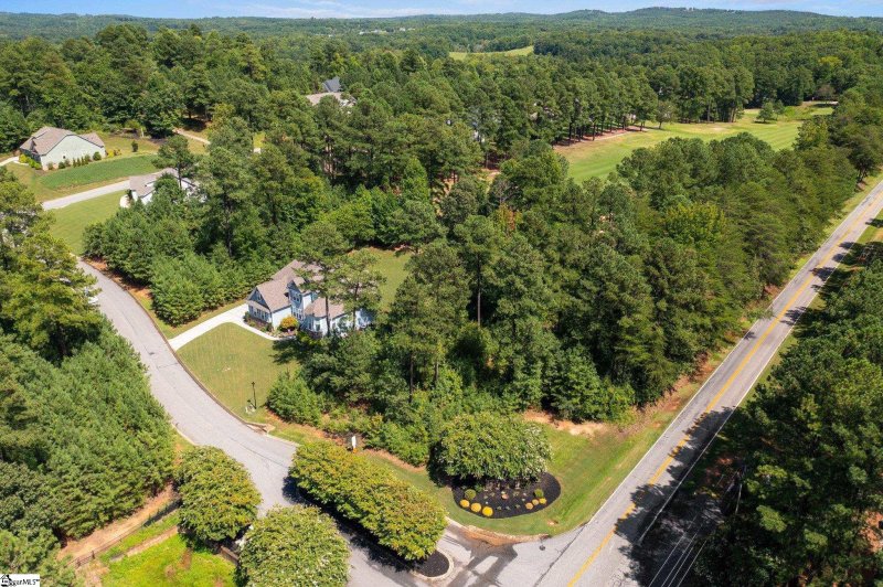 Property image 3 at 2 Signature Drive, Travelers Rest, SC 69690