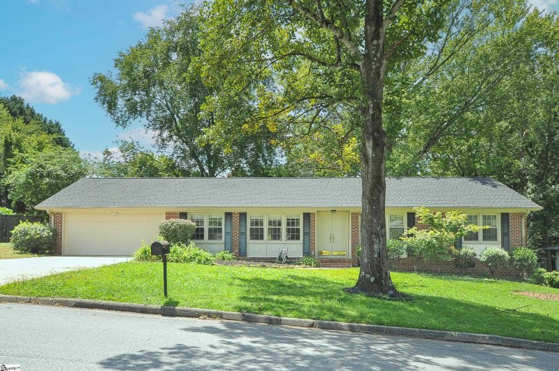 Property image 2 at 204 Sherborne Drive, Greenville, SC 29615