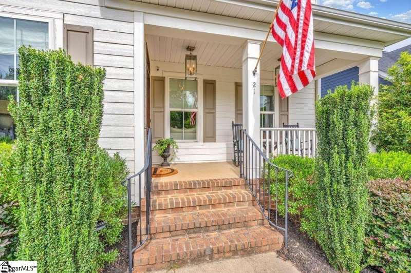 Property image 2 at 21 Highcroft Court, Greenville, SC 29607