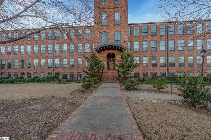 Property image 2 at 400 Mills Avenue, Greenville, SC 29605