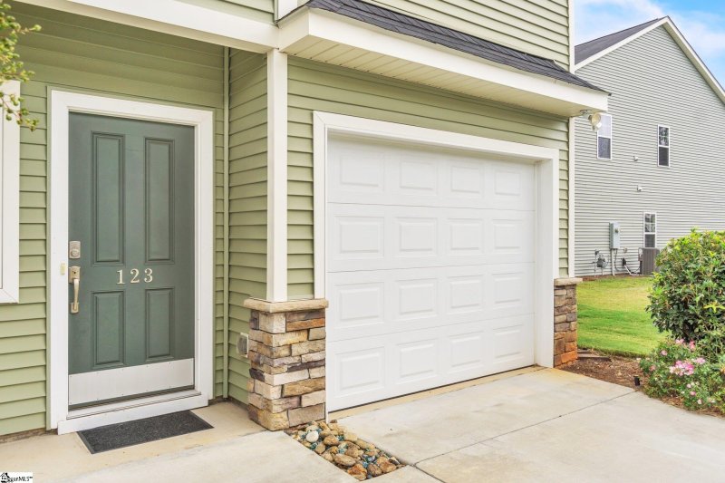 Property image 3 at 123 Bluet Lane, Taylors, SC 29687