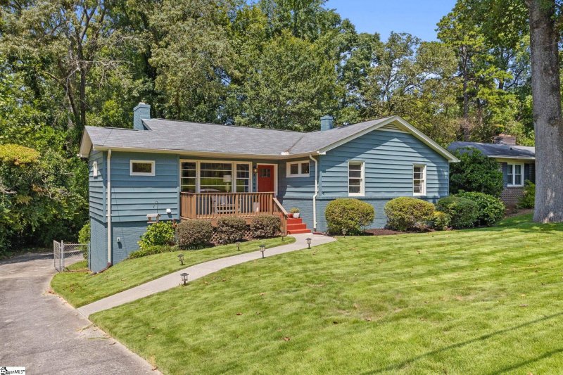 Property image 2 at 210 Holmes Drive, Greenville, SC 29609