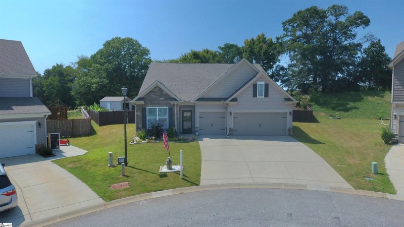 Property image 4 at 407 Willow Grove Way, Anderson, SC 29621
