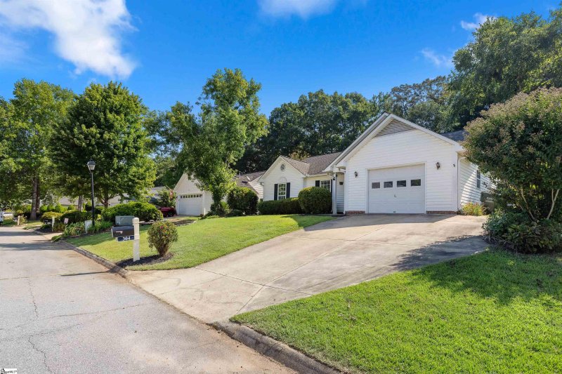 Property image 2 at 304 N Autumn Crest Place, Taylors, SC 29687