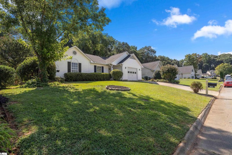 Property image 3 at 304 N Autumn Crest Place, Taylors, SC 29687