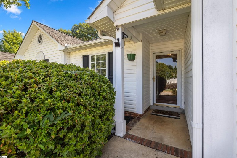 Property image 4 at 304 N Autumn Crest Place, Taylors, SC 29687