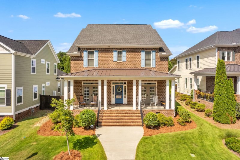 212 Grandmont Court