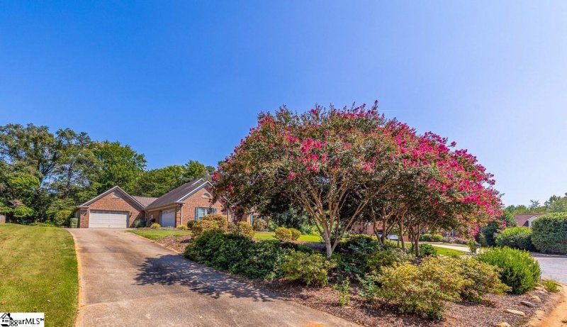 Property image 3 at 261 E Autumn Ridge Road, Moore, SC 29369