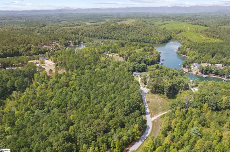 Property image 3 at 73 River Cove Drive, Seneca, SC 29672