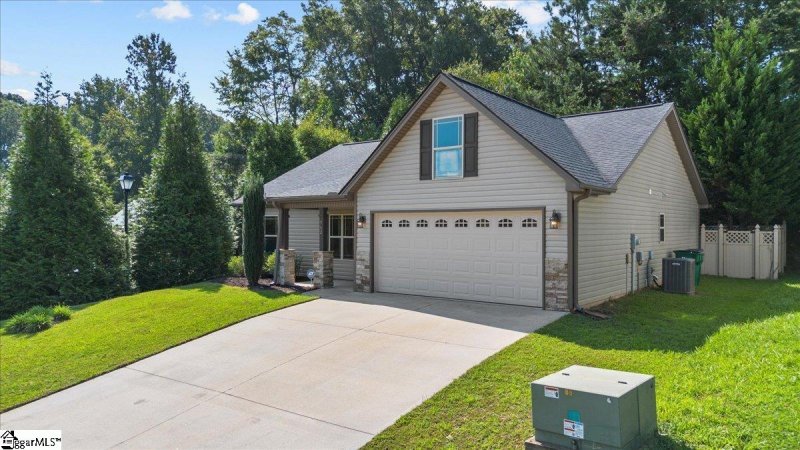 Property image 3 at 562 Chastine Drive, Spartanburg, SC 29301
