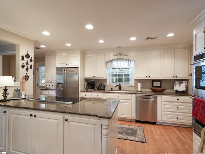 Property image 3 at 518 Lancelot Drive, Simpsonville, SC 29681