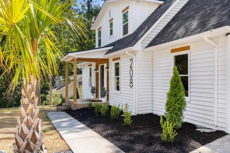 Property image 2 at 208 Williamsburg Way, Easley, SC 29642