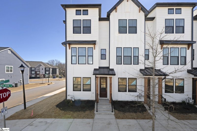 40 Renaissance Row Drive