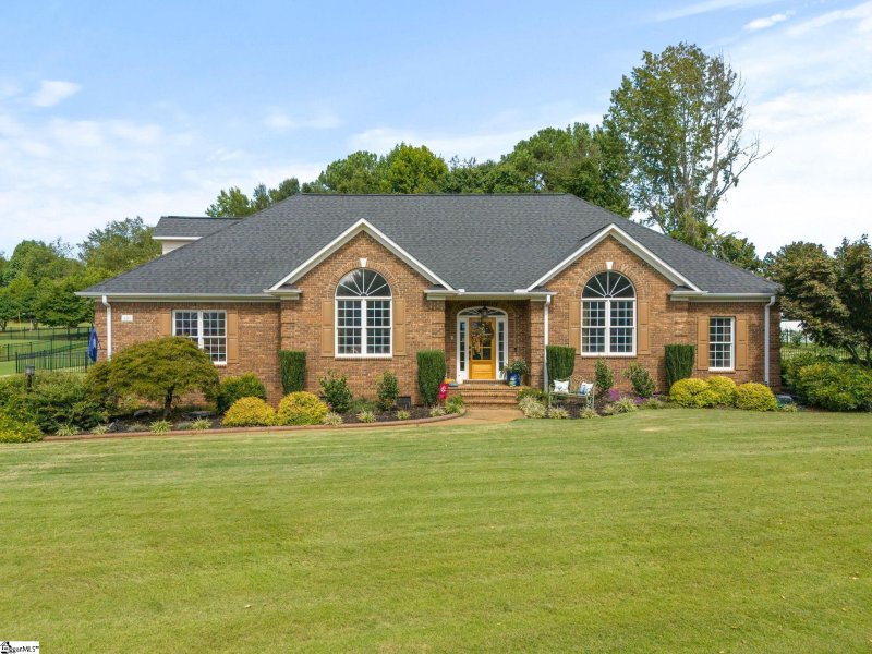 Property image 2 at 420 Waterford Pointe Drive, Boiling Springs, SC 29316