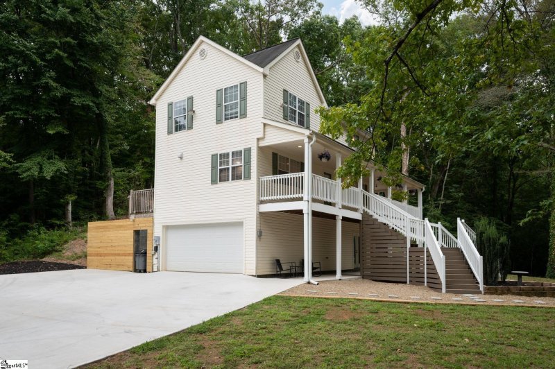 Property image 4 at 201 Riverview Drive, Greenville, SC 29611