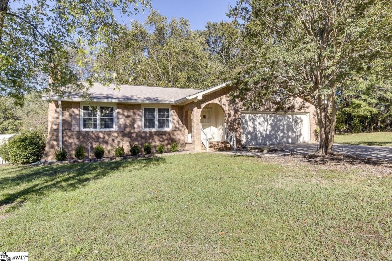 Property image 2 at 22 Woodview Drive, Taylors, SC 29687