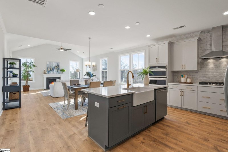 Property image 3 at 111 Bucklick Creek Court, Simpsonville, SC 29680