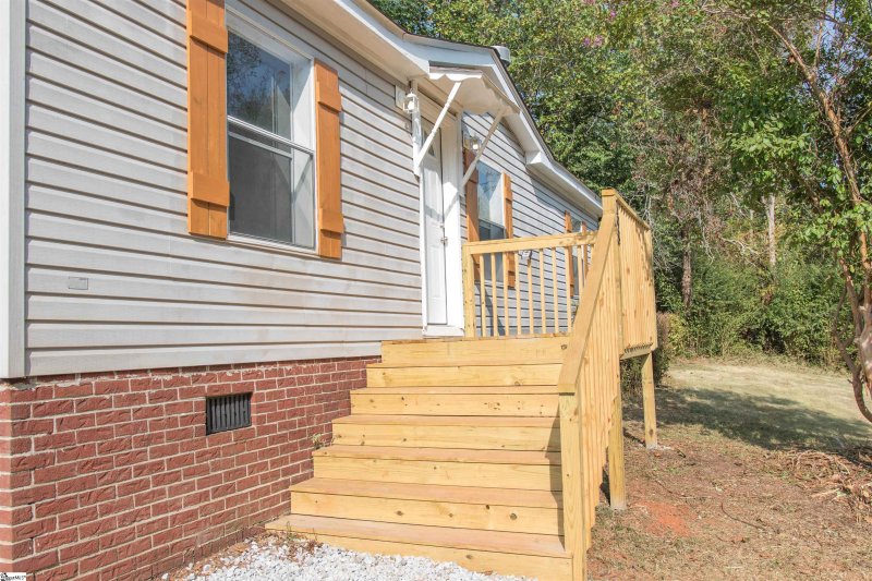 Property image 3 at 198 Old Farrs Bridge Road, Greenville, SC 29611