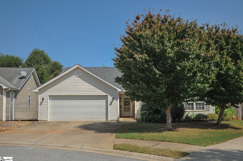 Property image 2 at 107 Landing Lane, Simpsonville, SC 29681