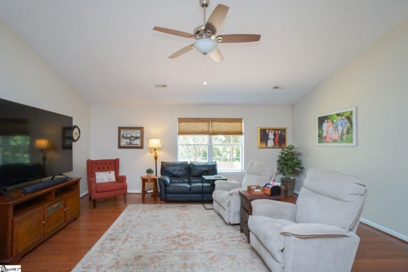 Property image 5 at 107 Landing Lane, Simpsonville, SC 29681