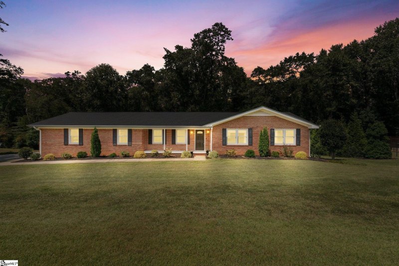 Property image 3 at 1153 Lakeview Drive, Greenville, SC 29611